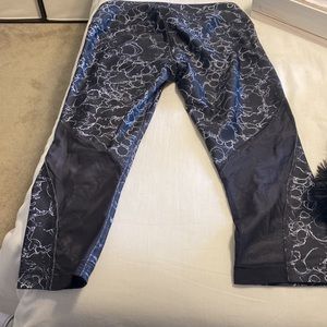 Under Armour cropped leggings large